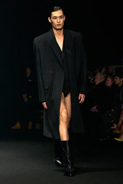 Look 24